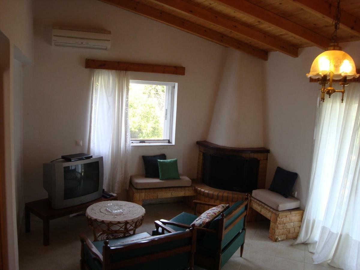 Three Bedroom Country House Magoula  外观 照片